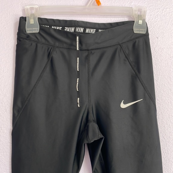 Nike Black Cropped Leggings Small - Picture 2 of 9